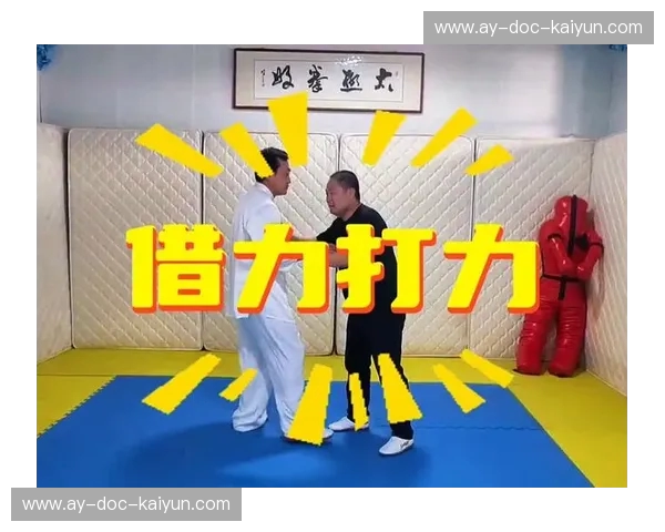 云手与勾拳：一场关乎生命力的深度博弈，你选“借力打力”还是“正面硬刚”？